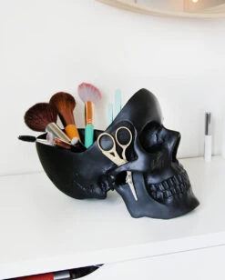 Schwarze Totenschädel Schale 27cm -Karneval Universe schwarze totenkopf schale schwarze totenschaedel schale black skull trinket dish 53491 03